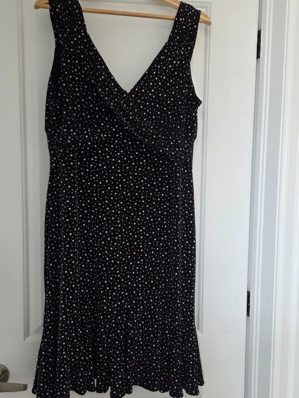 Frank Lyman stretch v neck polka dot ruffled hem sleeveless dress Size 14